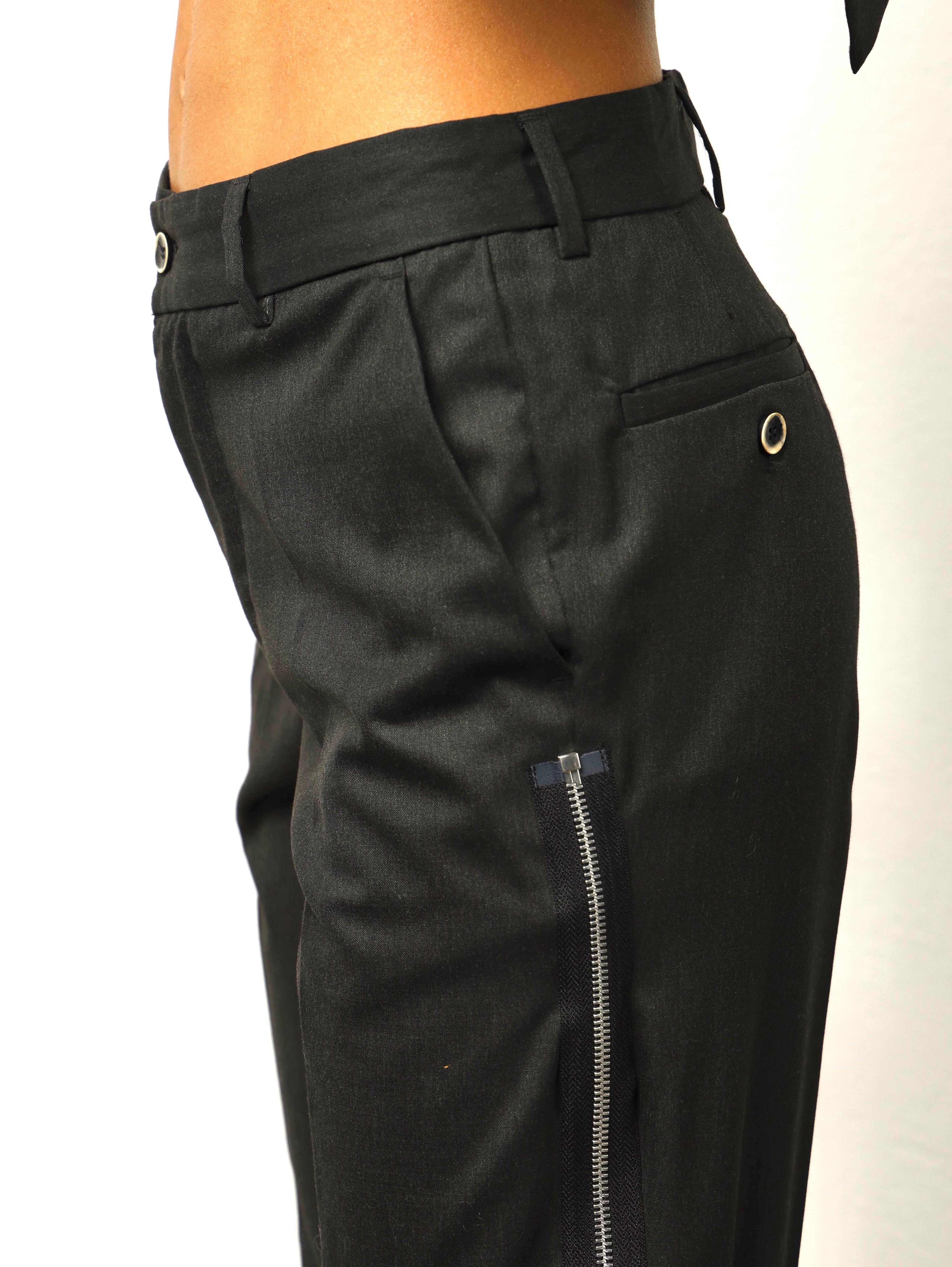 Pantaloni con zip laterali