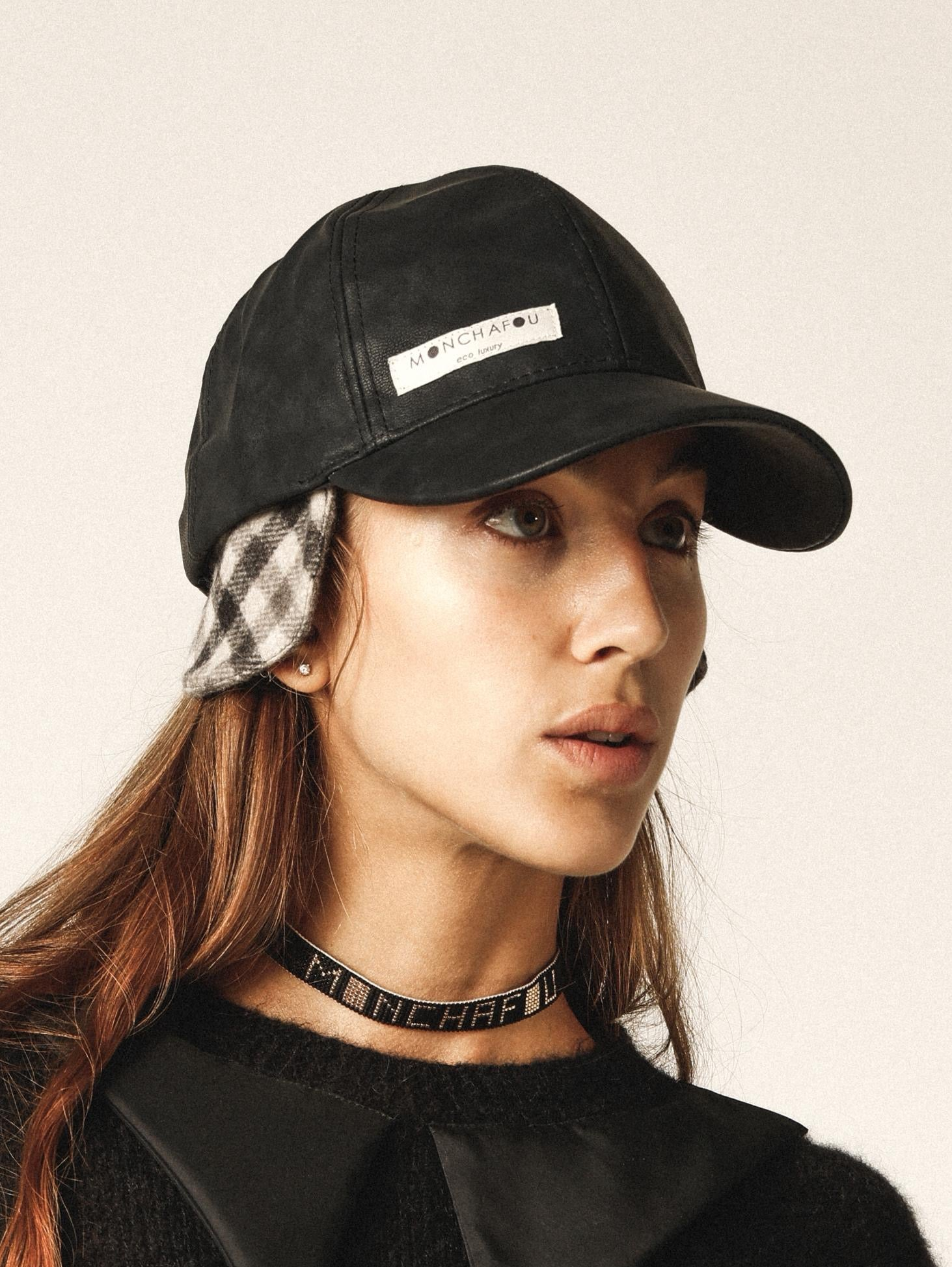 Cappello con copriorecchie in lana