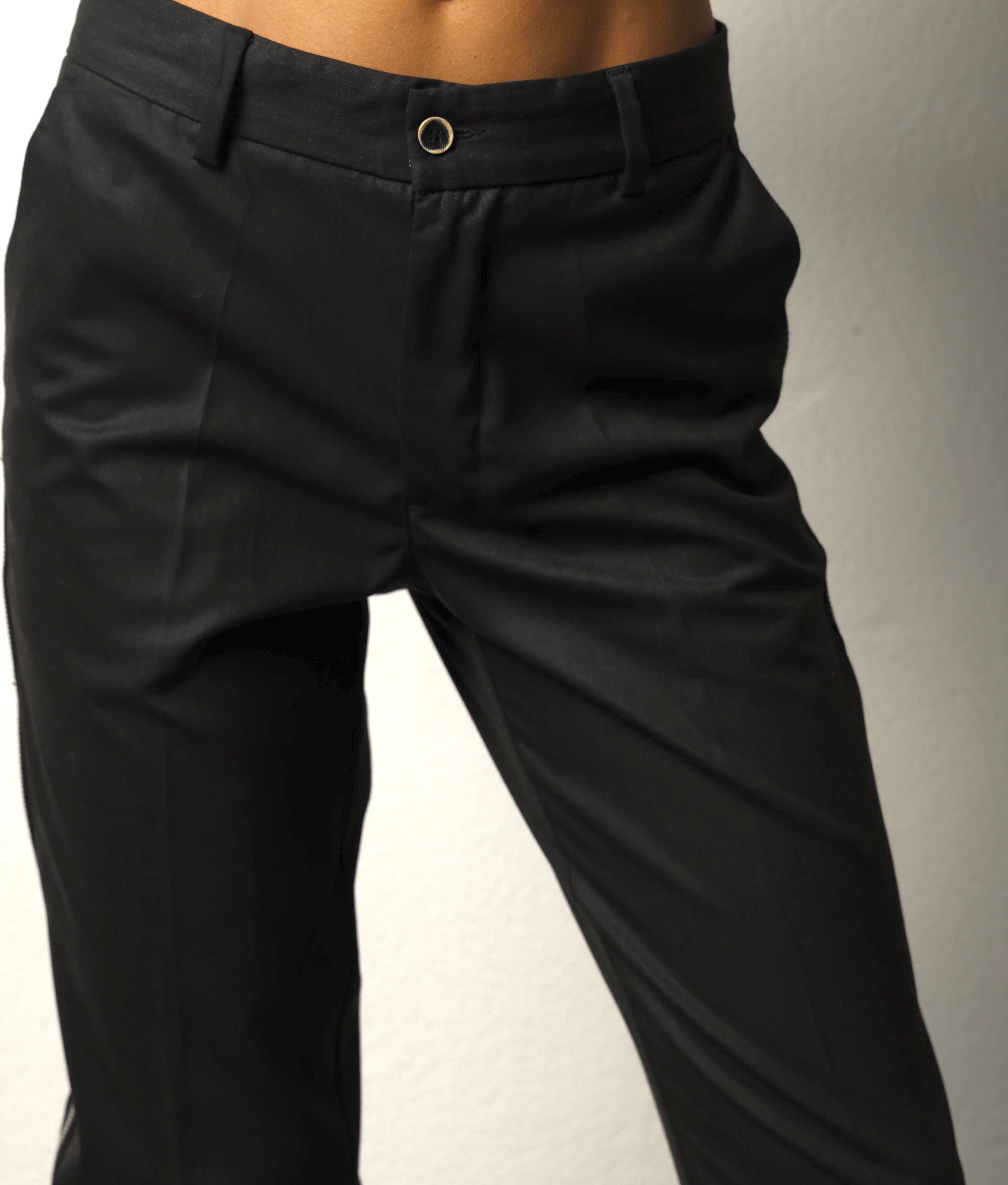 Pantaloni con zip laterali