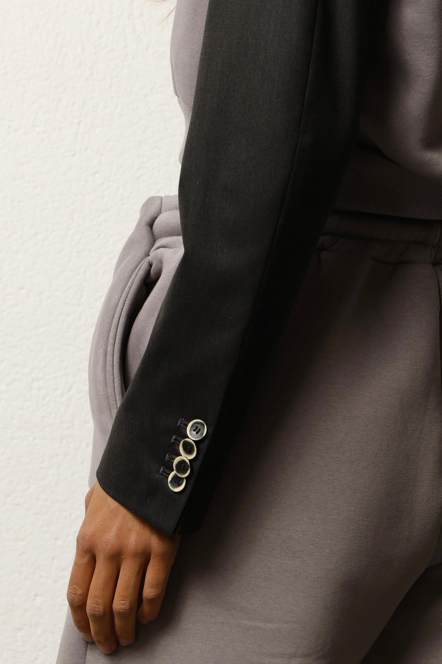 Felpa cropped con maniche giacca