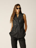 Giacca smanicata doppiopetto con zip decorative